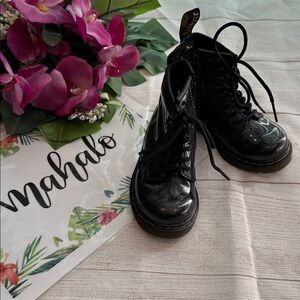Black Shiny Glittery Lace-Up Boots